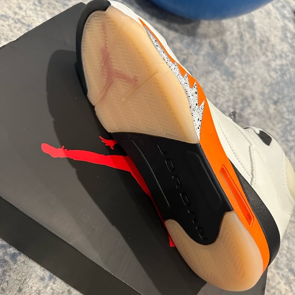 Brand new retro jordan 5 shattered backboard - Picture 2 of 4